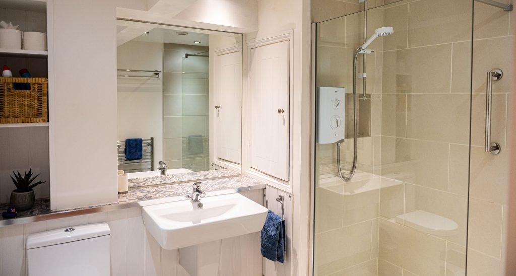 Apartment-Anchorage-bathroom