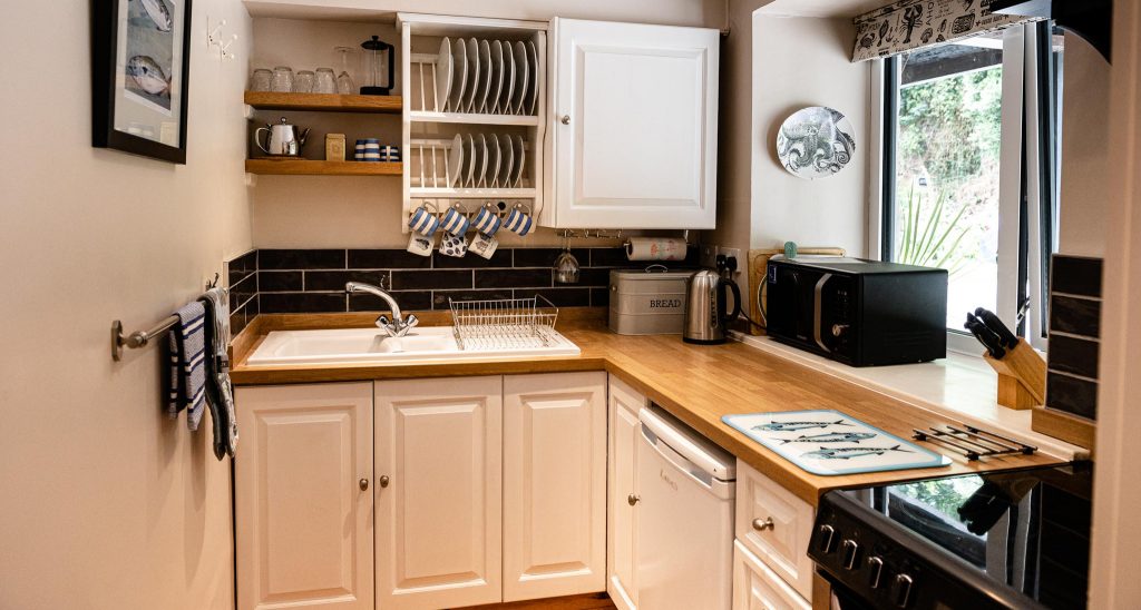 Apartment-Anchorage-kitchen-2